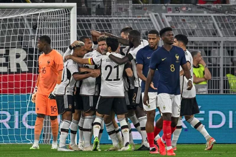 Alemanha ameniza crise com boa vitória sobre a França; Mbappé fica só na reserva