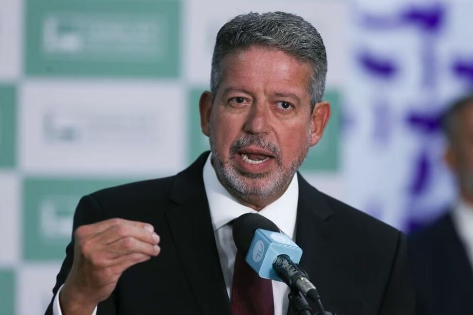 Lira determinou que deputados devem estar em Brasília nesta segunda, 4