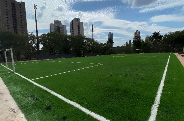 Campo de futebol para atletas amputados treinarem