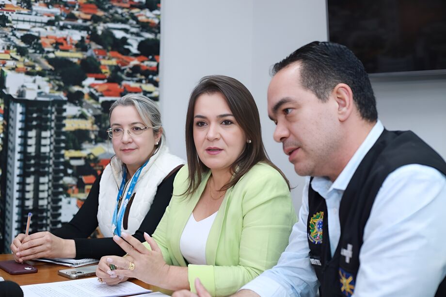 Prefeita Adriane Lopes e o secretário municipal de Saúde, Sandro Benites anunciam construção de hospital