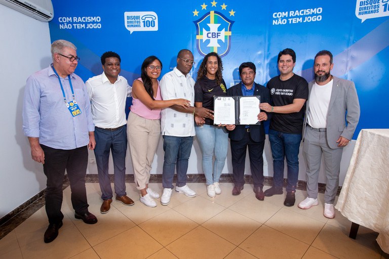 CBF faz acordo com Ministérios da Igualdade Racial e do Esporte para combater racismo