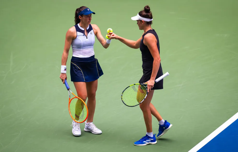 Luisa Stefani e Jennifer Brady nas quartas de final do US Open