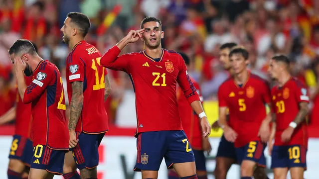 Ferrán Torres celebra: Espanha vence o Chipre tranquilamente