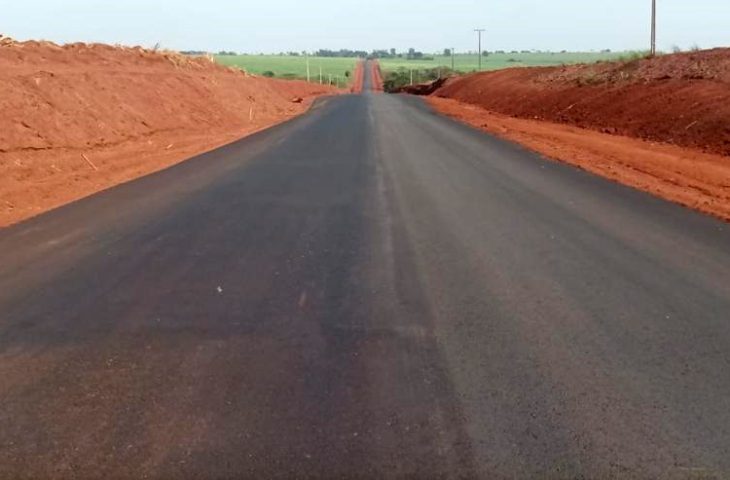 Estrada vicinal que dá acesso à Usina Central Energética, em Vicentina.