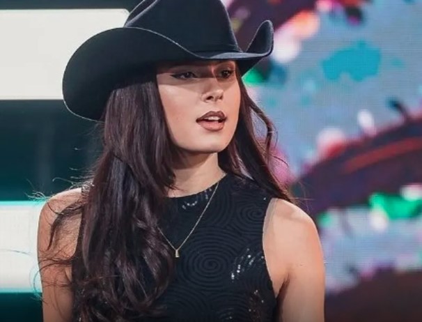 Ana Castela dá carro de R$ 100 mil de presente para primo