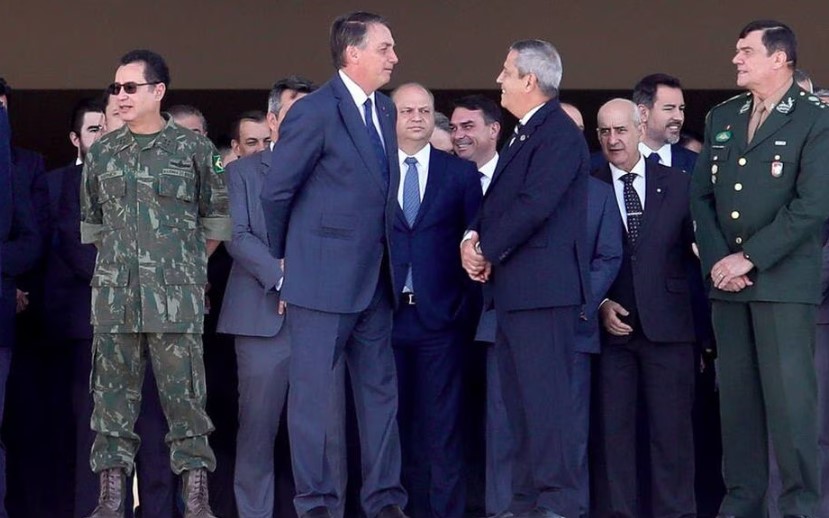 O presidente Jair Bolsonaro assistiu ao desfile de tanques ao lado de ministros e integrantes das Forças Armadas em agosto de 2021.