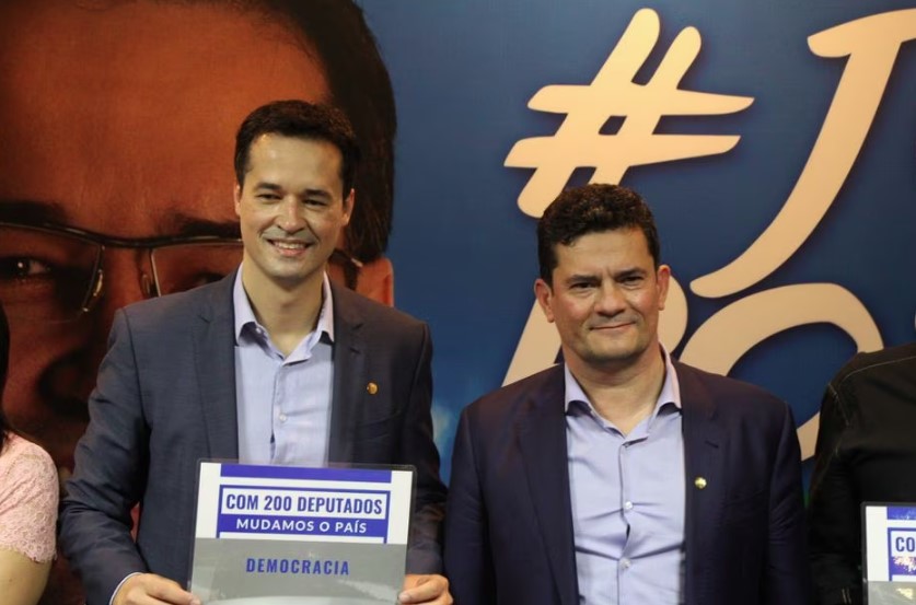 Deltan e Moro.