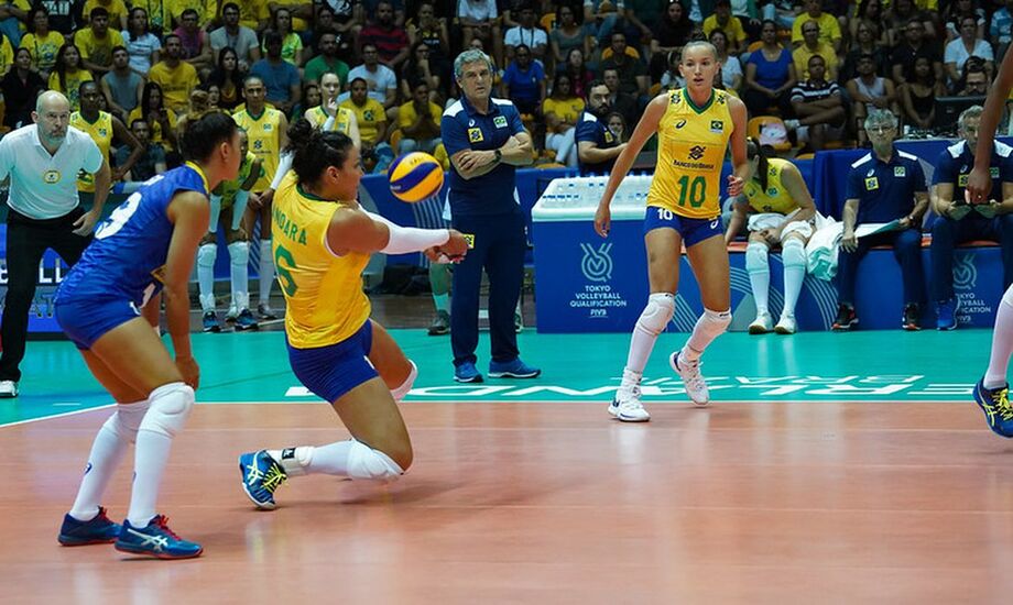 Seleção feminina de vôlei bate Bélgica e volta a vencer no Pré-Olímpico, após morte de Walewska