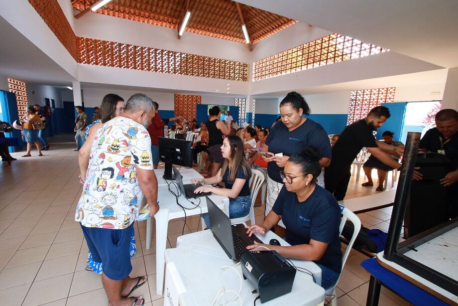 Familias sendo atendidas no Bairro Jardim Aeroporto.