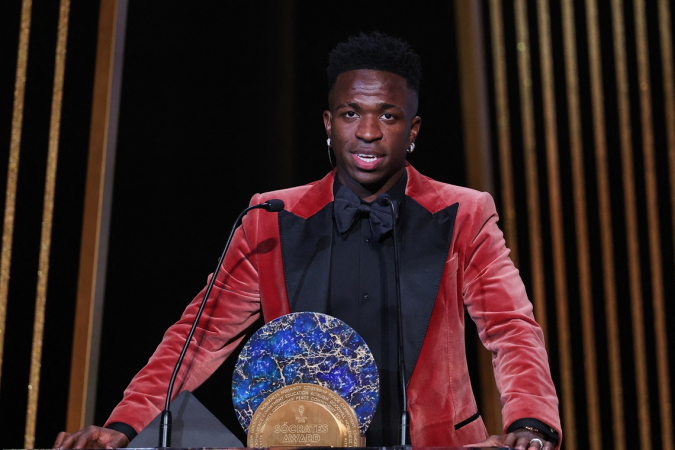 Vini Jr. recebe Prêmio Sócrates.