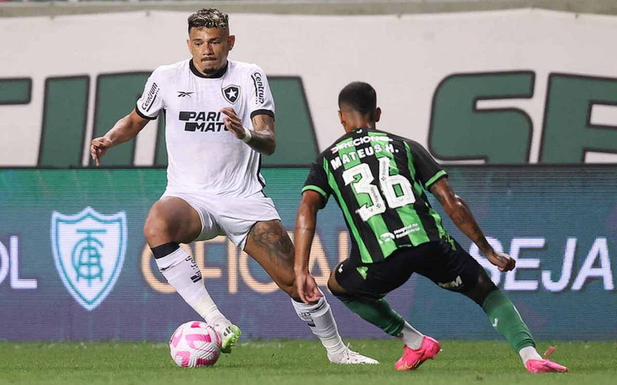 Botafogo bate lanterna América-MG com belos gols de Júnior Santos e abre 12 pontos de vantagem