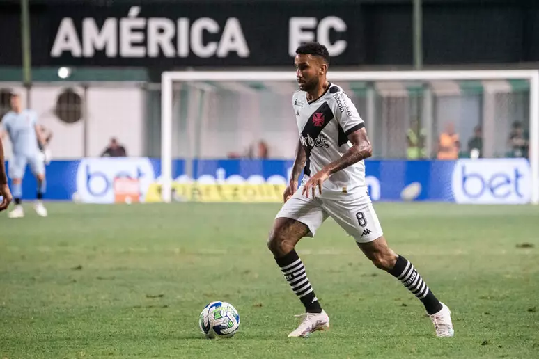 Vasco terá Jair à disposição para jogo contra o São Paulo