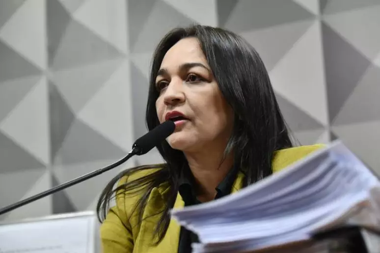 Senadora Eliziane Gama.