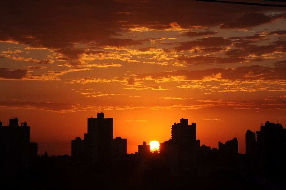 Nova onda de calor castiga municípios de Mato Grosso do Sul com tempo seco e máximas de 43°C