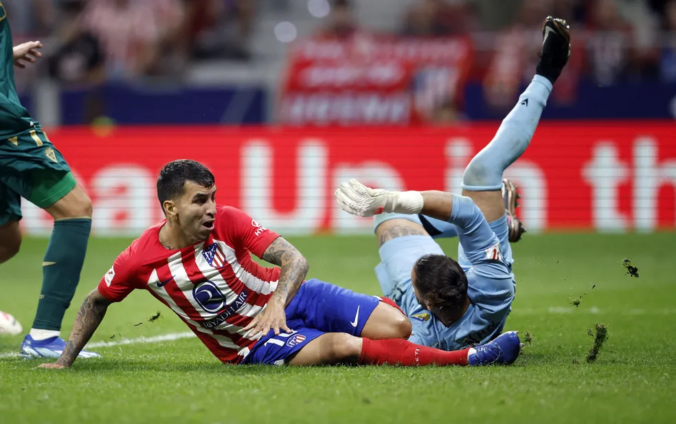 Atlético de Madrid leva 2 a 0 em 15min, mas busca virada sobre o Cádiz no Espanhol