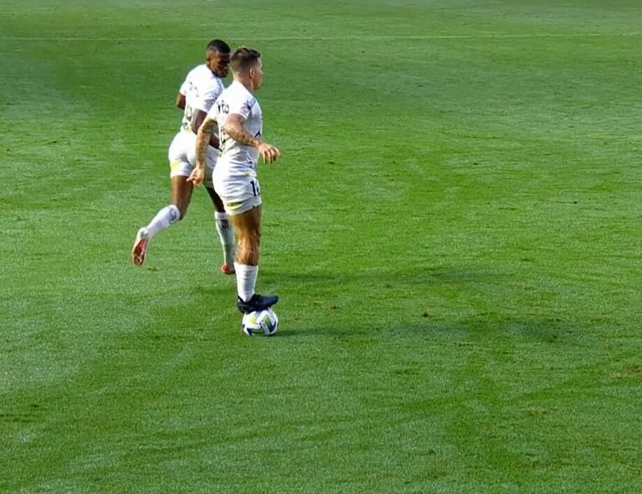 Soteldo subiu na bola e provocou os jogadores do Vasco em partida pelo Brasileirão