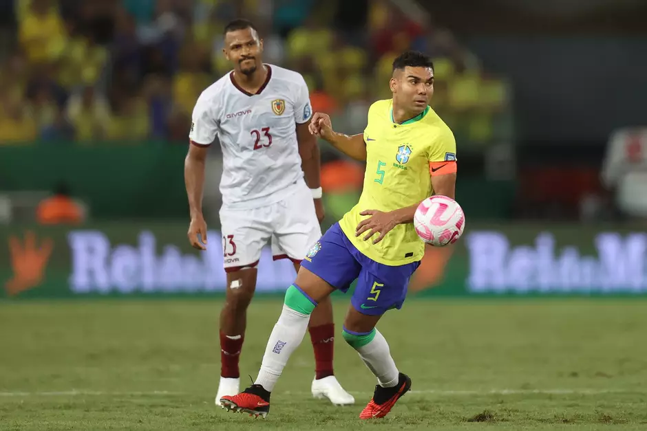 Nino sofre entorse no joelho e Casemiro é preservado em treino da seleção brasileira
