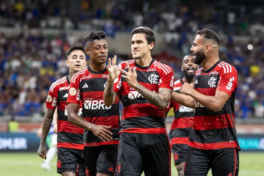 Flamengo derrota Cruzeiro por 2 a 0 na estreia de Tite e assume 3º lugar no Brasileirão