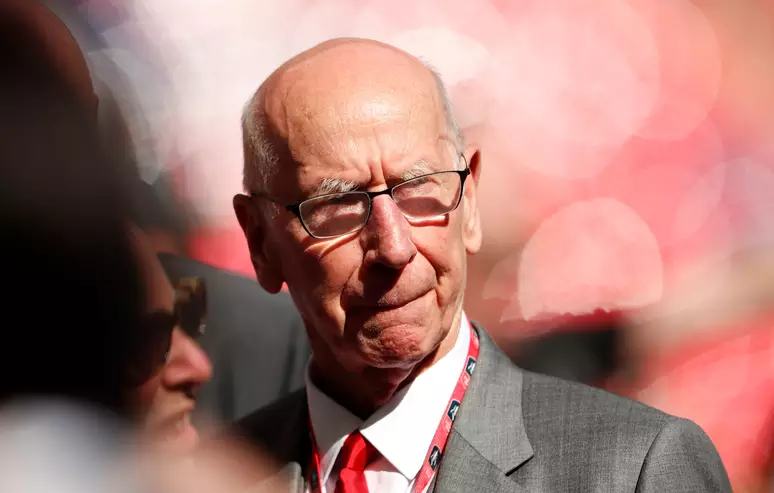 O ex-meia-atacante Sir Bobby Charlton.
