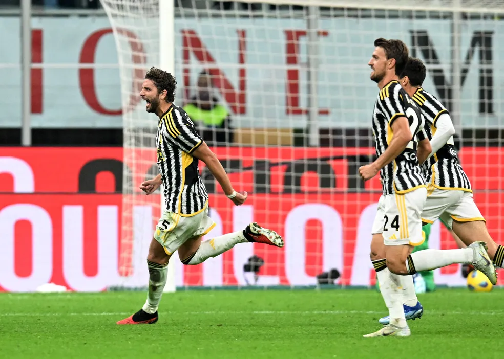 Juventus aproveita expulsão, ganha do Milan por 1 a 0 e entra na briga pelo título italiano
