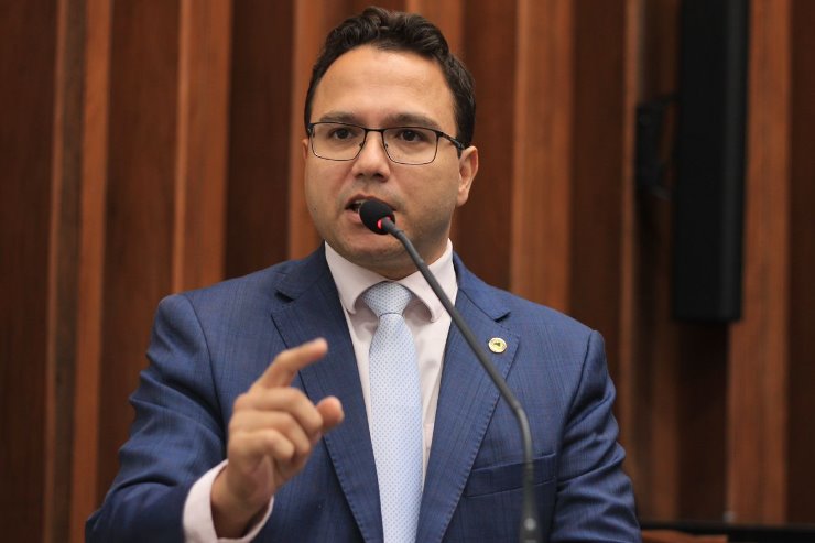 Deputado apresenta dados sobre espera por procedimentos cirúrgicos e consultas