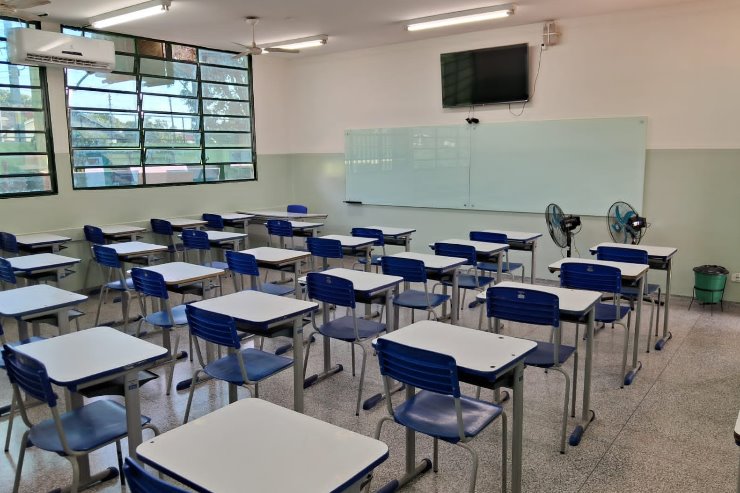 Dourados: Governo entrega reforma de escola solicitada por Zé Teixeira