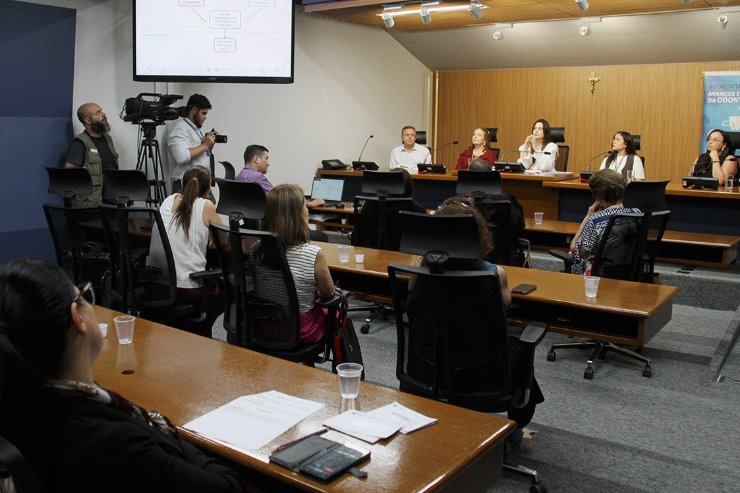 Audiência foi realizada no plenarinho da Assembleia Legislativa e contou com a participação de profissionais em saúde bucal