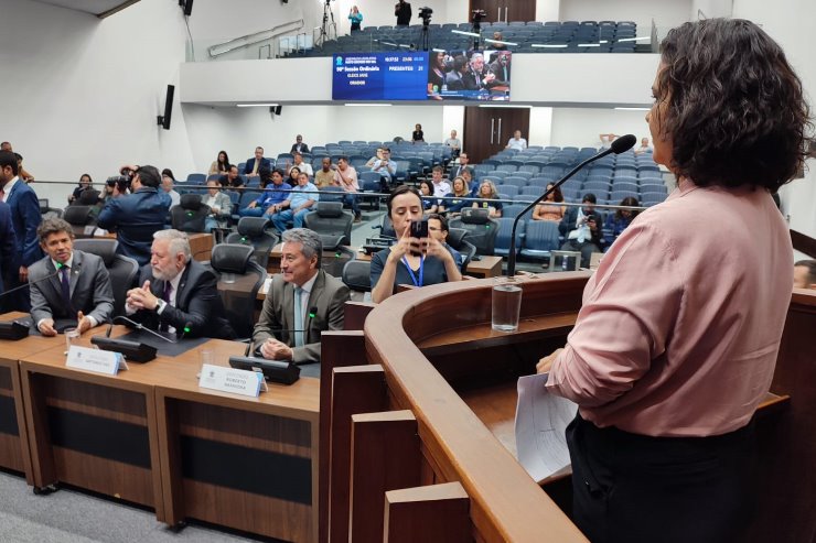 Gleice Jane abordou a necessidade de valorização do servidor público, na tribuna