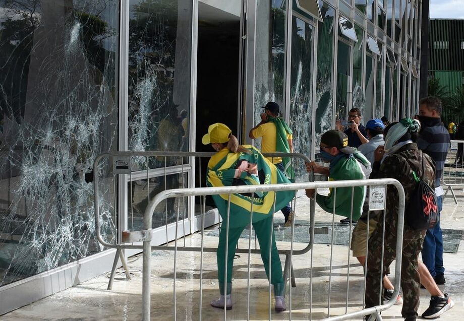 Seis ministros votaram a favor da punição dos envolvidos