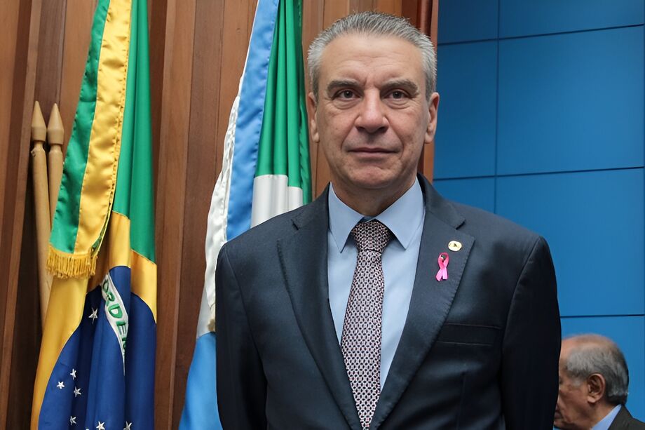 O 1º secretário da Assembleia Legislativa, Paulo Corrêa (PSDB), desempenhou um papel central na discussão.