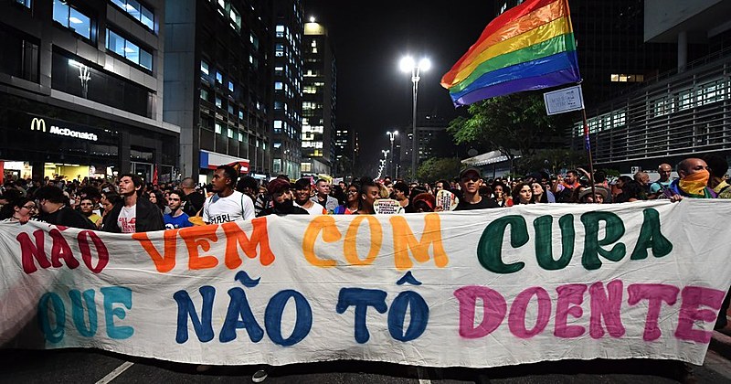 Cura gay constitui prática de tortura.
