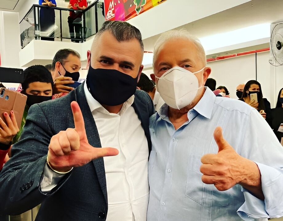 O pastor evangélico Paulo Marcelo Schallenberger durante a campanha, ao lado do então candidato Luiz Inácio Lula da Silva (PT)