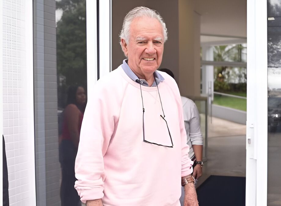 Roberto Bratke deixou esposa, três filhos e netos. O corpo do arquiteto foi sepultado no Cemitério Gethsêmani, no Morumbi, na segunda-feira, 23
