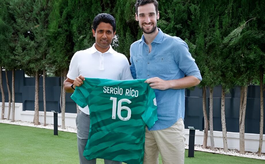 Sergio Rico recebeu visita do presidente Nasser Al-Khelaifi no mês passado