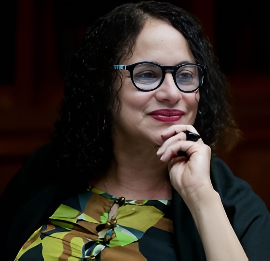 A ministra Luciana Santos (PCdoB) é engenheira eletricista de formação e se autodeclara parda
