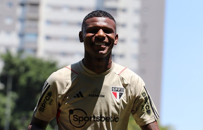 Robert Arboleda é hoje o quarto estrangeiro com mais jogos pelo clube paulista