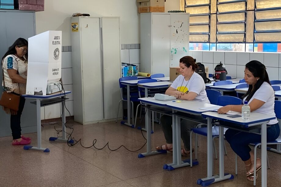Foram utilizadas 30 urnas eletrônicas nas duas sessões eleitorais