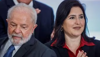 O presidente do Brasil, Lula e a Ministra do Planejamento e Orçamento do Brasil no governo Lula.
