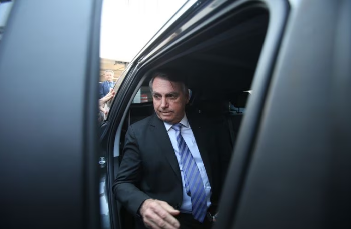 Ex-presidente Jair Bolsonaro decidiu ficar em silêncio sobre mensagens golpistas de empresários aliados ao governo.