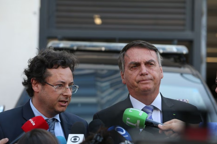 Fabio Wajngarten, ex-secretário especial de Comunicação, e o ex-presidente Jair Bolsonaro na saída da PF