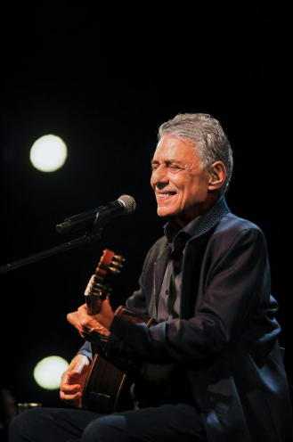 O cantor Chico Buarque na turnê 'Que Tal Um Samba?'