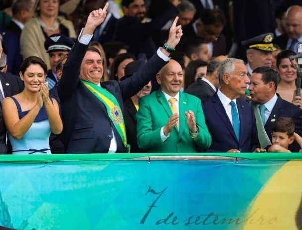 Bolsonaro e Michelle durante ato de 7 de Setembro de 2022