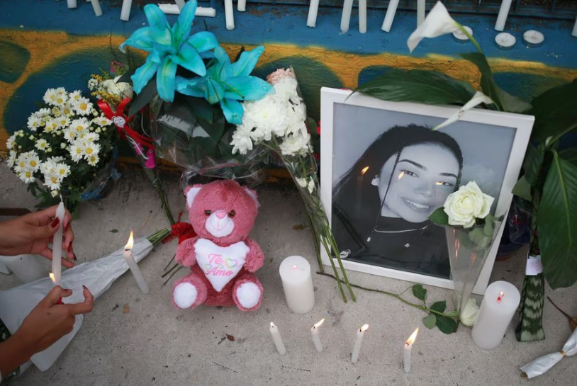 Comunidade escolar realizou homenagens em frente à unidade de Sapopemba