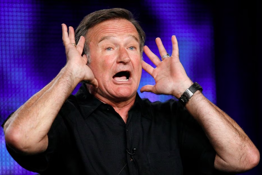 Voz de Robin Williams foi recriada sem inteligência artificial em especial de comemoração aos 100 anos da Disney.