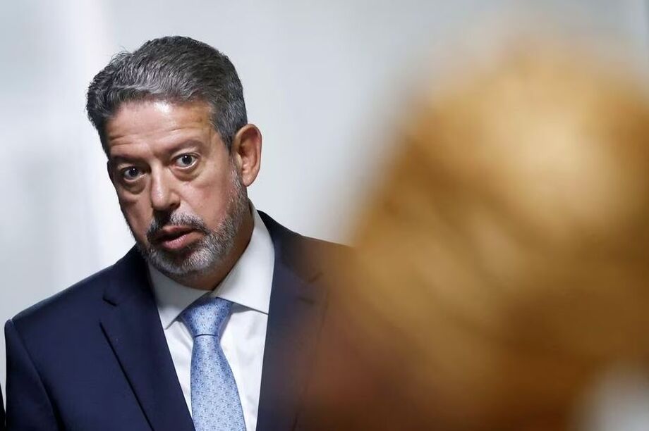 Oposição cobra de Arthur Lira votação de projetos que limitam poder do STF