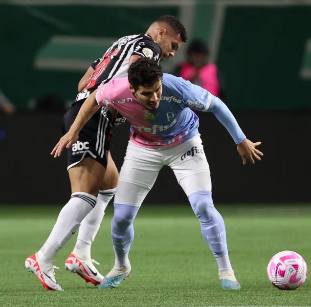 Palmeiras perde para o Atlético-MG e se vê ameaçado no G-6 do Brasileirão