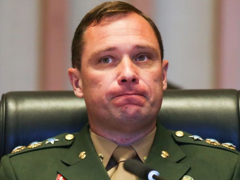 O tenente-coronel Mauro Cid, ex-ajudante de ordens do ex-presidente Jair Bolsonaro , durante depoimento à CPMI do 8 de Janeiro