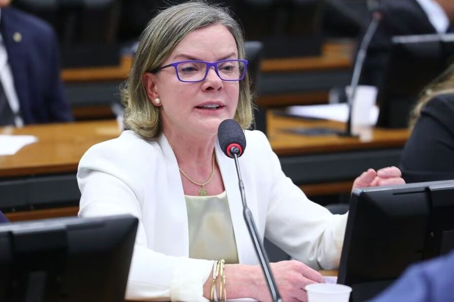 Gleisi Hoffmann disparou contra Rodrigo Pacheco, argumentando que ele estaria ajudando a extrema-direita ao sustentar propostas que esvaziam o poder do STF