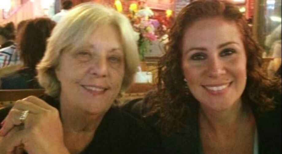 Rita Luzia Zambelli Salgado (na esquerda da foto), mãe da deputada federal Carla Zambelli (PL-SP), compartilhou postagens atacando o ministro do STF Alexandre de Moraes no ano passado