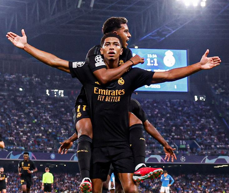 Em grande jogo, Real Madrid derrota Napoli com gol contra do goleiro